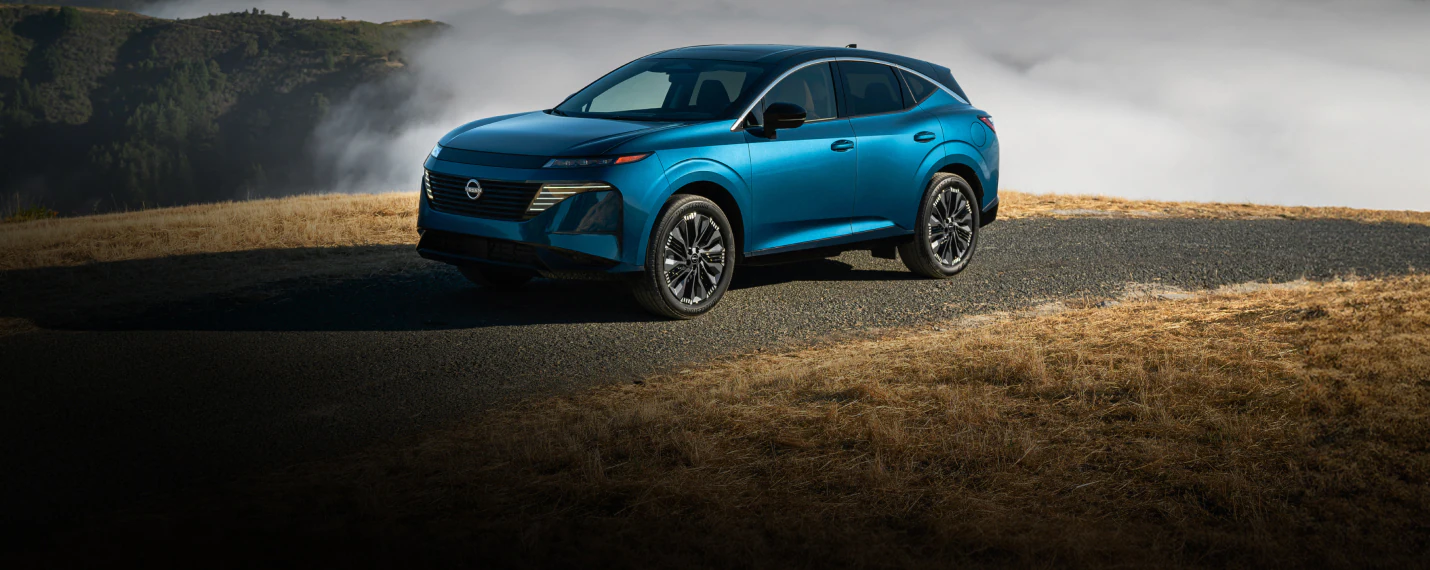2025-nissan-murano-driving-down-rural-road